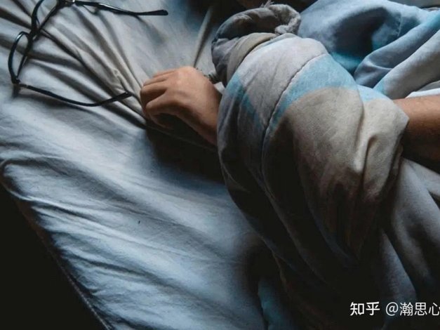 国庆报复性熬夜有哪些危害